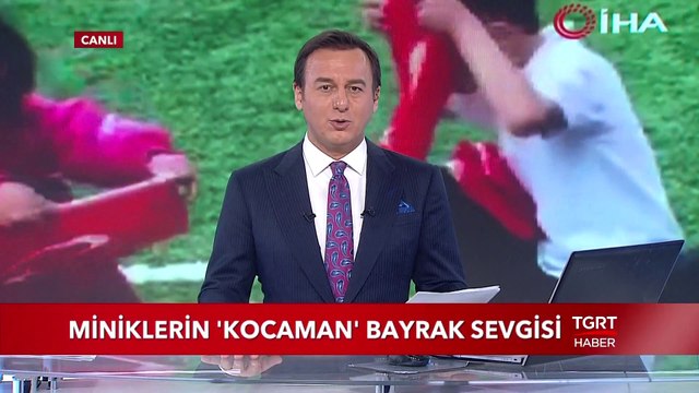 Minik Öğrencilerin Bayrak Sevgisi Görenleri Duygulandırdı