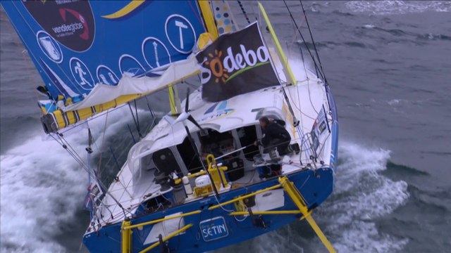 Vendée Globe 2020/2021 : A quinze jours du départ de son premier Vendée Globe, Manuel Cousin et son équipe se livrent aux derniers préparatifs.