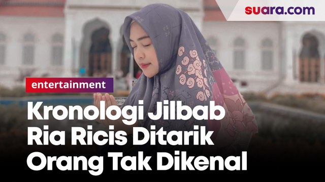 Kronologi Jilbab Ria Ricis Ditarik Orang Tak Dikenal