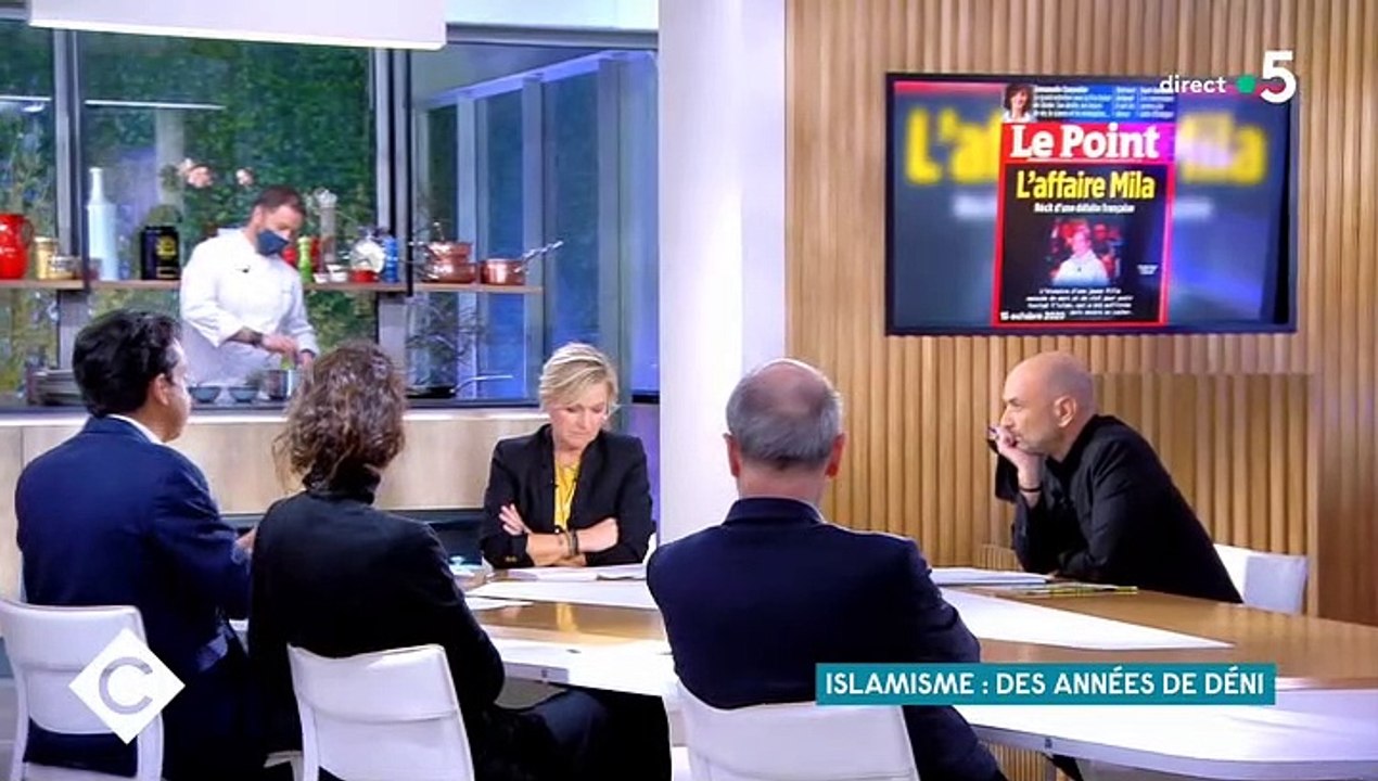 Patrick Cohen fustige la réaction de Nabilla à propos de l'affaire "Mila", cette adolescente qui avait tenu des propos virulents envers l'islam en vidéo devenue virale.