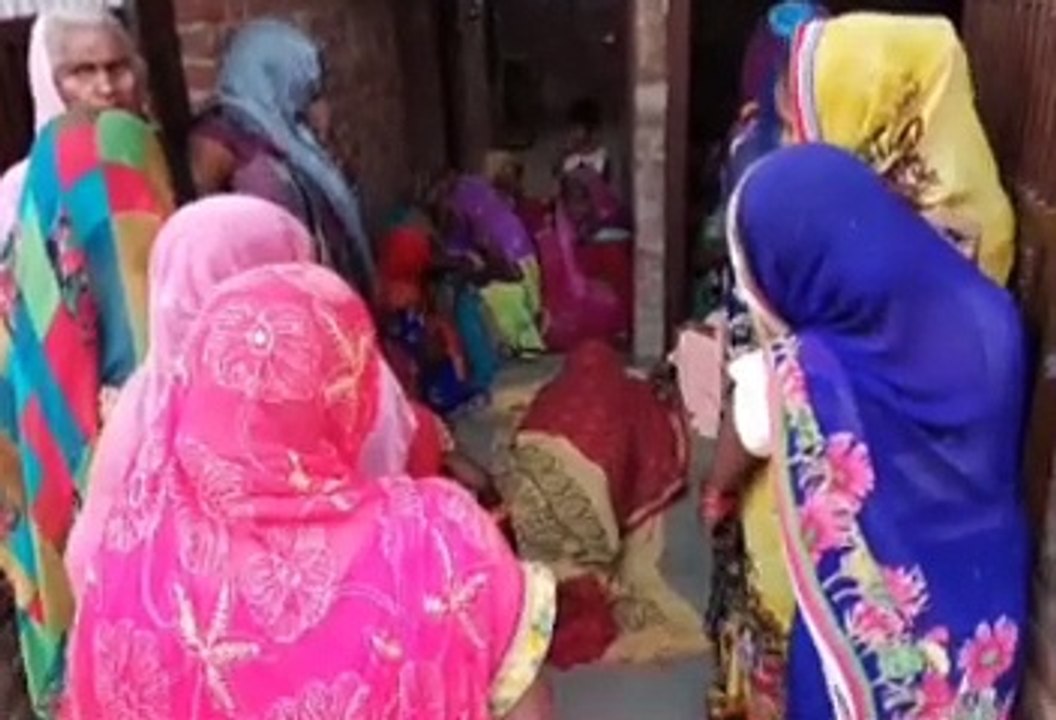 संदिग्ध परिस्थितियों में फांसी के फंदे पर झूलती मिली महिला