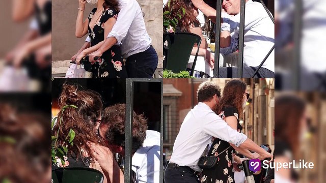 Lily James, “avergonzada” tras su actitud romántica con Dominic West