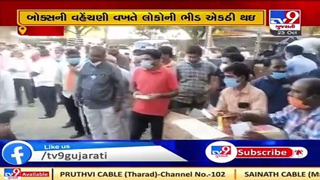 Amid coronavirus, people jostle for sweets distributed after Smriti Irani's event in Botad_ TV9News