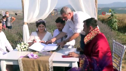 Mor Lavanta Tarlasında Hayatlarını Birleştirdiler