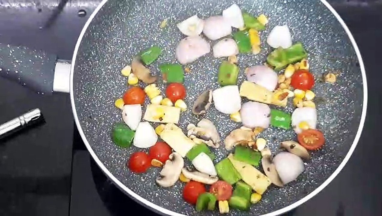 Home made pizza recipe | veg pizza without oven & yeast step by step recipe in Hindi