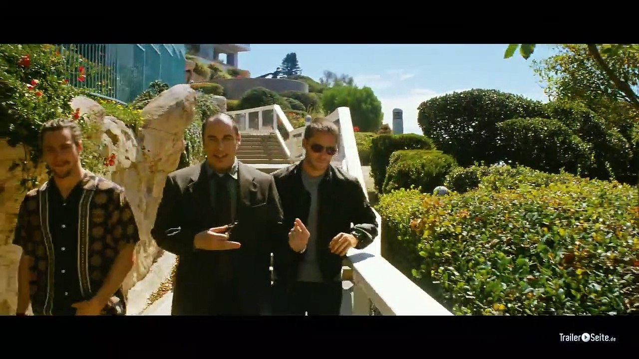 Savages US Trailer (2012)