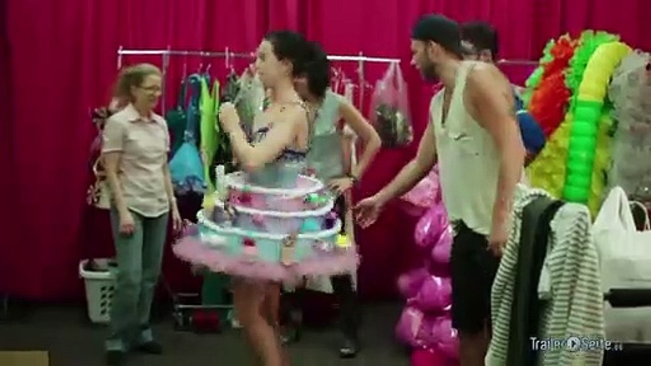 Ausschnitt aus katy perry part of me: anprobe