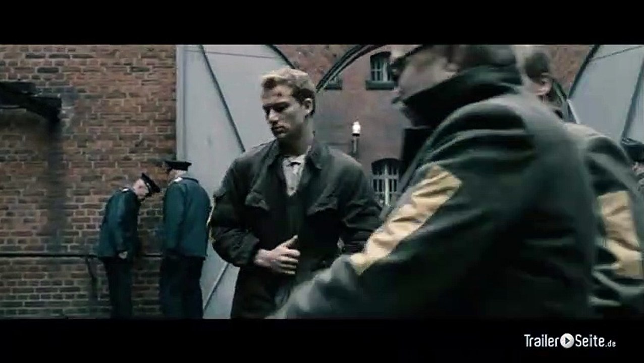 Ausschnitt aus Wir Wollten Aufs Meer: Im Gefängnis