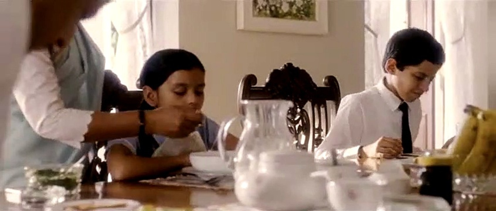 Ausschnitt aus Mitternachtskinder: Der Vater ist stolz auf den Sohn