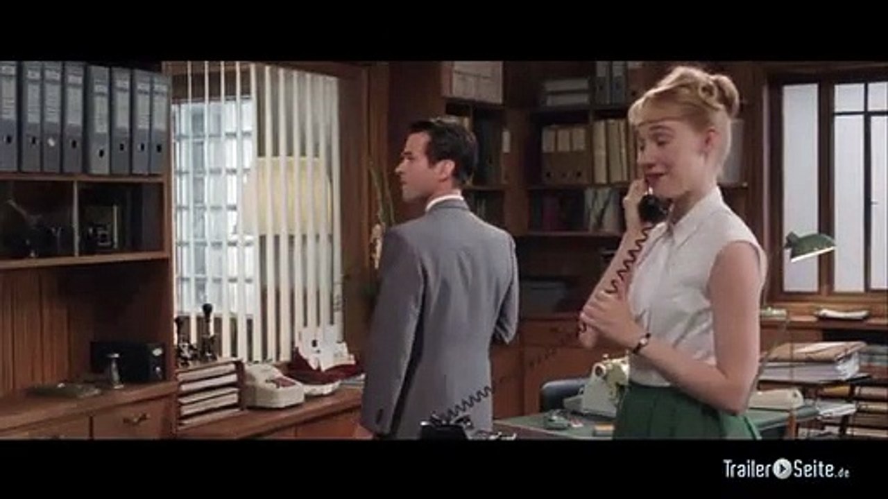 Ausschnitt aus Mademoiselle Populaire: Rose als Sekretärin