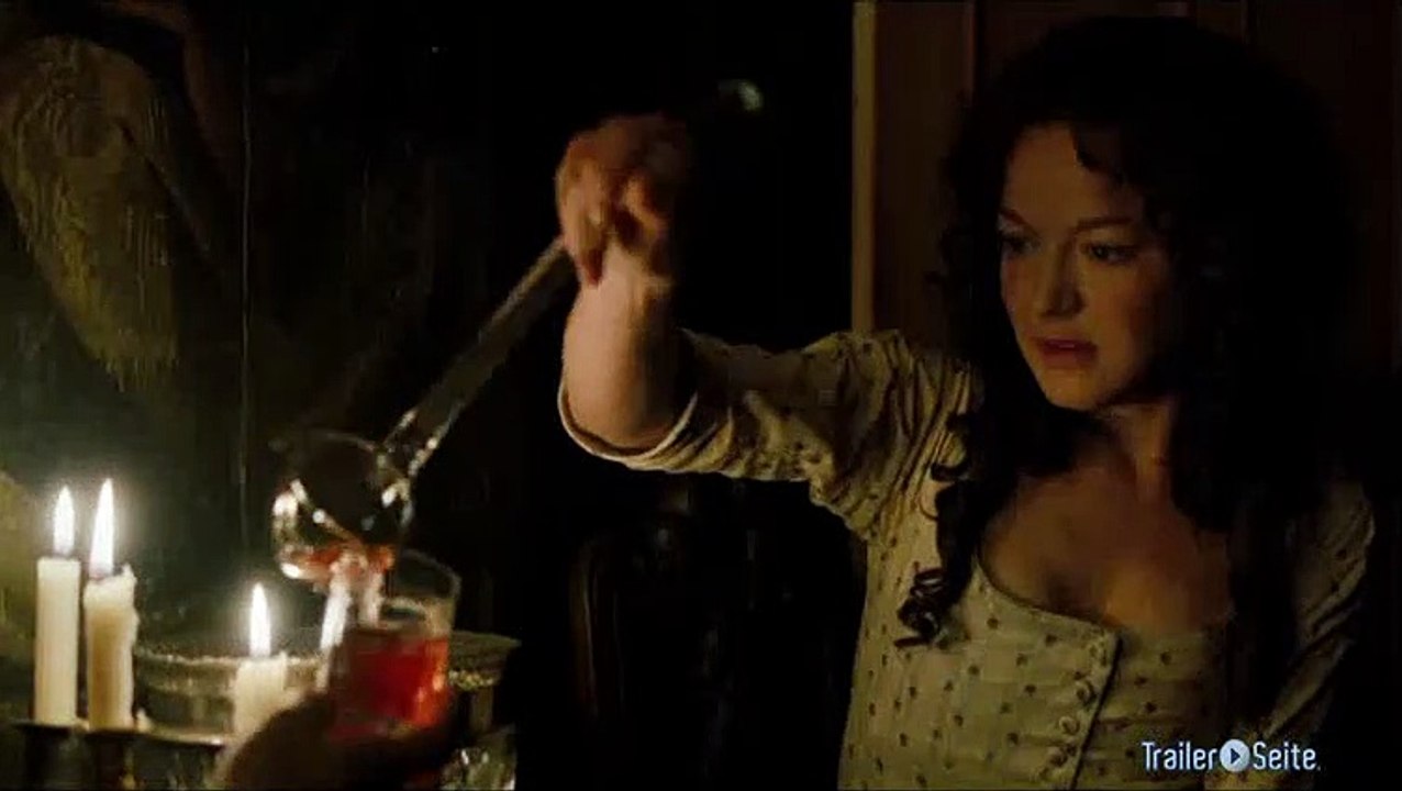 Ausschnitt aus die geliebten schwestern: punsch trinken