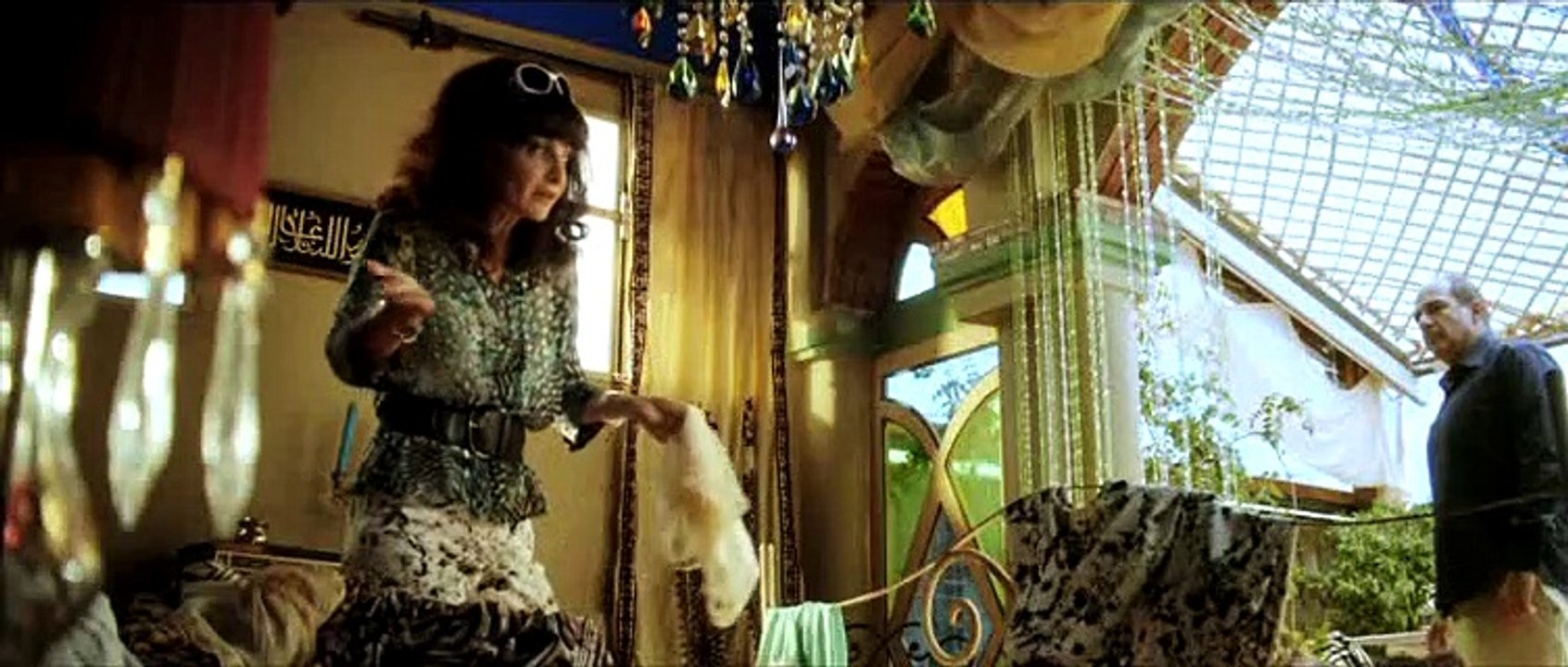 Ausschnitt aus Die Mamba: Hotelzimmer Pari Mamba