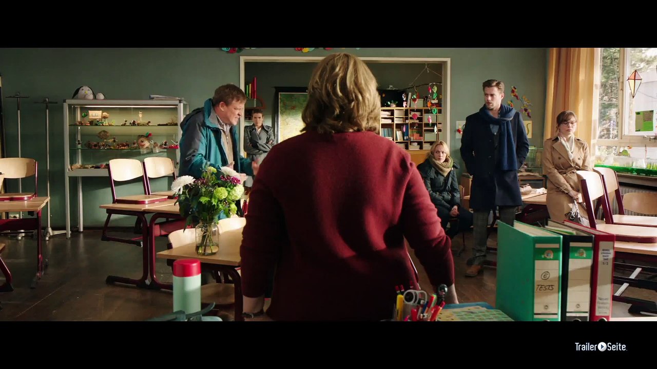 Frau Müller Muss Weg Trailer (2015)