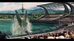 Chris Pratt und Bryce Dallas Howard reiben sich mit Dino-Kot ein (2015) - Trailer