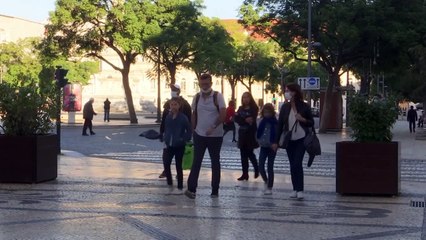 Portugal impõe a máscara e em Itália uma região confina o "Halloween"