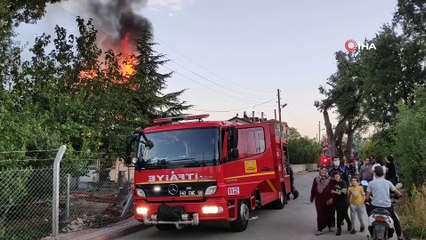 Yanan evlerine çaresizce baktılar