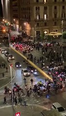 VIDEO - ITALIA IN LOCKDOWN? RIVOLTE A NAPOLI: LA GENTE SCENDE IN STRADA