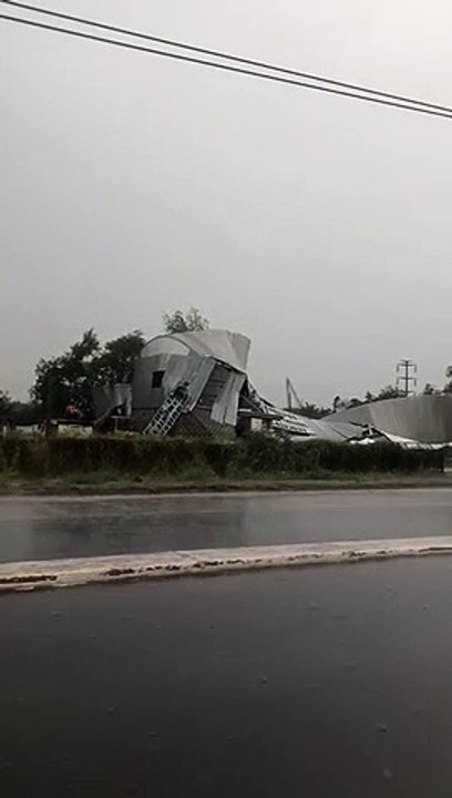 Derrumbe de un tinglado en Resistencia