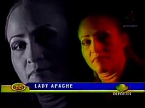 LADY APACHE vs. HIROKA en lucha Cabellera contra cabellera .