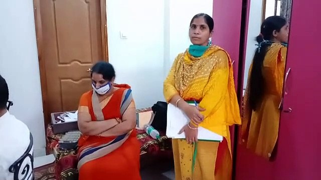 आठ सौ रुपए की रिश्वत लेते महिला पटवारी गिरफ्तार