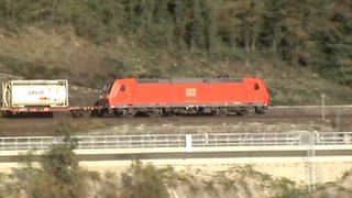 Züge und Schiffe bei Bad Salzig am Rhein, Crossrail 185, Railion 185, 2x DB 185, 427, 428