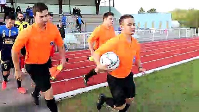 11/10/2020 : Séniors A VS Meslay. L'entrée des joueurs sur le terrain.