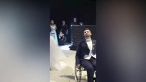 Cet homme paralysé réussit à se tenir debout pour danser avec sa femme lors de son mariage