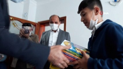 9 yetim çocuğa oda takımı ve bilgisayar hediyesi