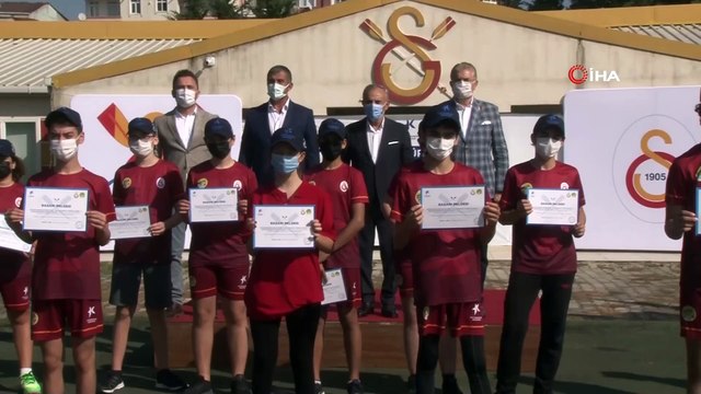 Küçükçekmece Belediyesi kürek kursları ilk mezunlarını verdi