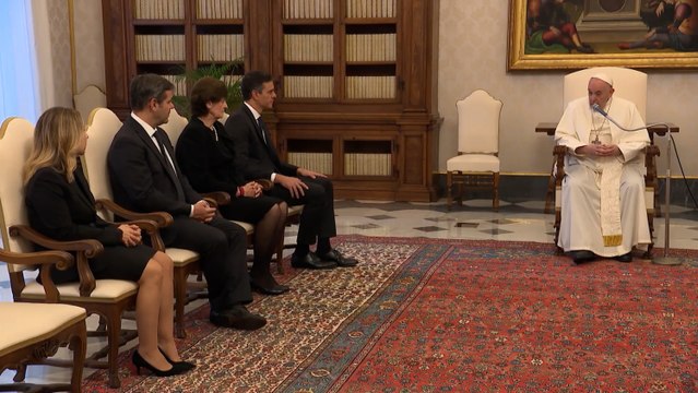 El Papa advierte del peligro de las ideologías y dice que la política no es cuestión de maniobras