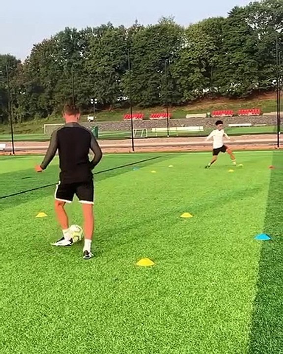 Pass Sa jednim dodirom i kontrola lopte