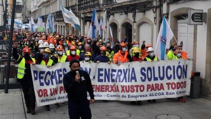 Multitudinaria protesta de trabajadores de la planta de Alcoa San Cibrao en Lugo