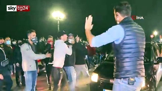 - İtalya’da sokağa çıkma yasağı protesto edildi- Muhabir saldırıya uğradı