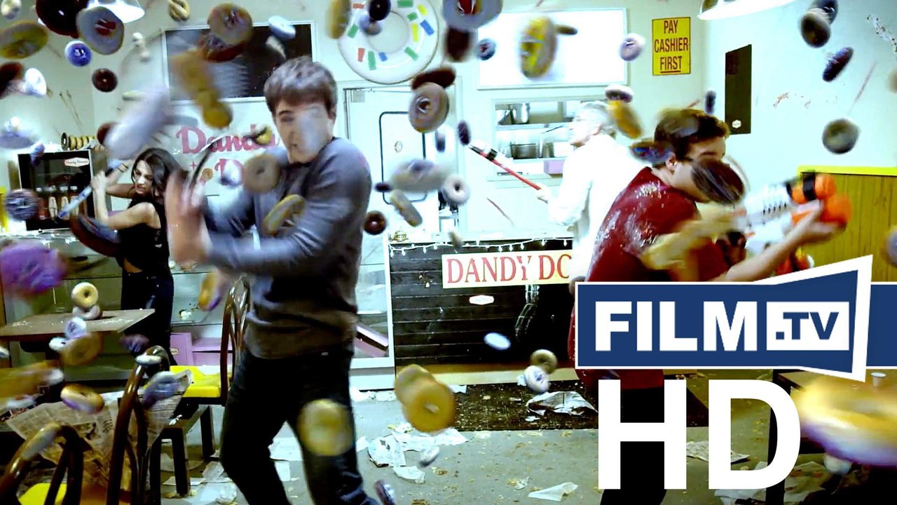 Attack Of The Killer Donuts: Trashiger Trailer mit Horror-Gebäck (2017) - Trailer