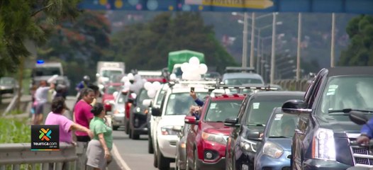 tn7-Caravana-acompaña-restos-de-Allison-hasta-su-casa-en-Ujarrás-241020