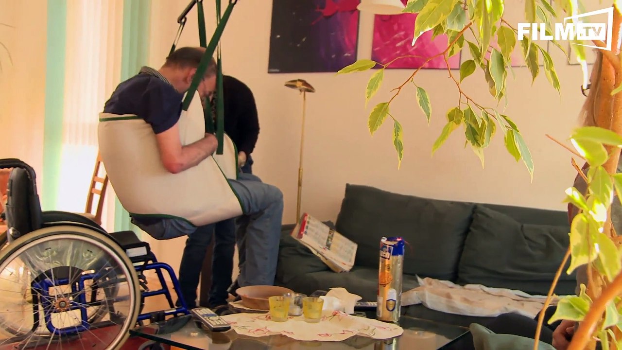 Kleine Graue Wolke - Trailer - Filmkritik (2015) - Trailer