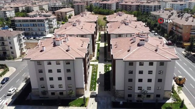 Elazığ’da ilk biten deprem konutları hak sahiplerine teslim edilmeye başladı