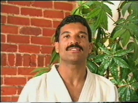 Gracie jiu-Jitsu Intermediate Vol. 4 - ROYCE GRACIE, THE ULTIMATE FIGHTING CHAMPION finishing moves (bonus)