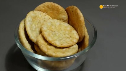 भरवां मठरी, मसाले व बेसन से भरी, खस्ता व कुरकुरी । Traditional Masala Besan Stuffed Mathri