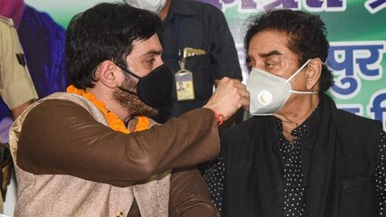 Shatrughan Sinha backs Tejashwi Yadav’s 10 lakh jobs promise