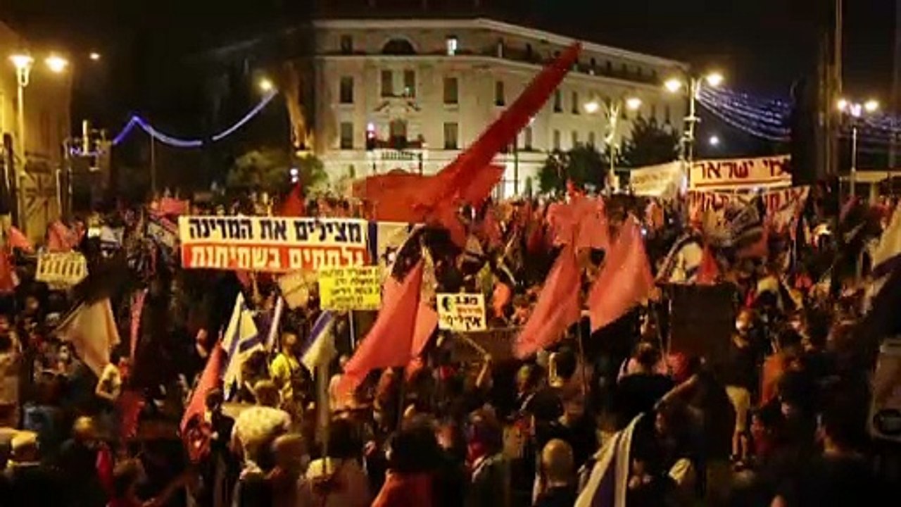 Thousands of Israelis join protests calling for the resignation of Benjamin Netanyahu