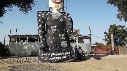 रावण पर पब्जी और कोरोना की कलाकृति की गई