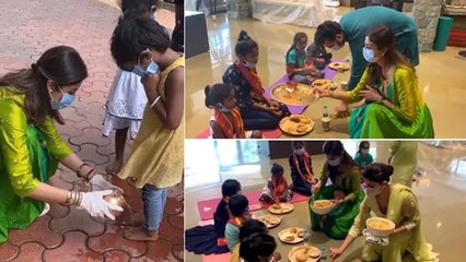 Shilpa Shetty ने दुर्गा अष्टमी पर बेटी Samisha को लगाया भोग, Video हुआ Viral | Boldsky