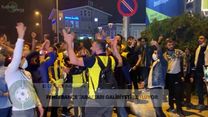 Fenerbahçe taraftarları galibiyeti kutluyor