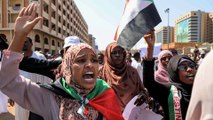 مسؤول سوداني: البرهان وحمدوك اتخذا بمفردهما قرار التطبيع مع إسرائيل