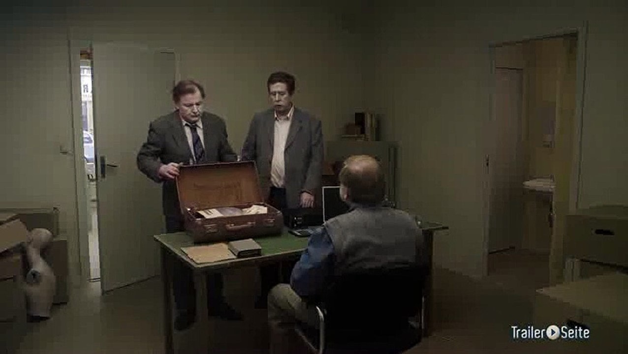 Ausschnitt aus Eine Taube Sitzt Auf Einem Zweig Und Denkt Über Das Leben Nach: Produkt Präsentation