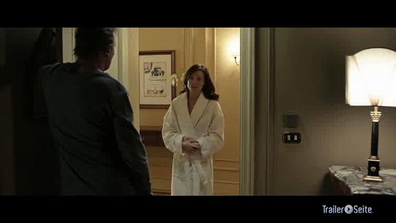 Ausschnitt aus Dritte Person: Der Bademantel