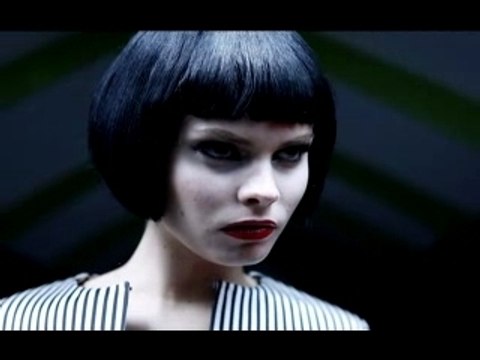 La séance d' Eugenio Recuenco pour Le Monde 2