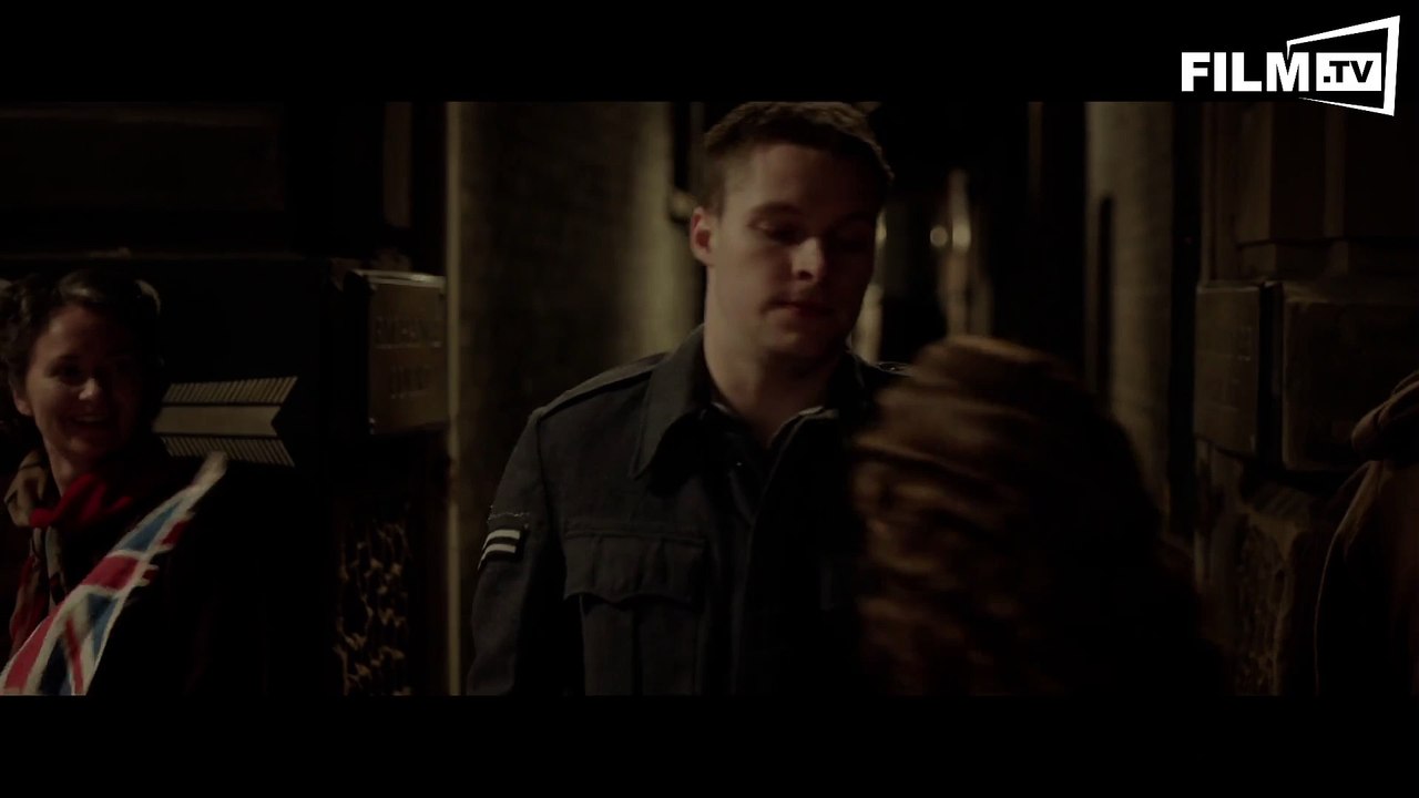 A Royal Night - Ein Königliches Vergnügen - Trailer - Filmkritik (2015) - UK Clip 2