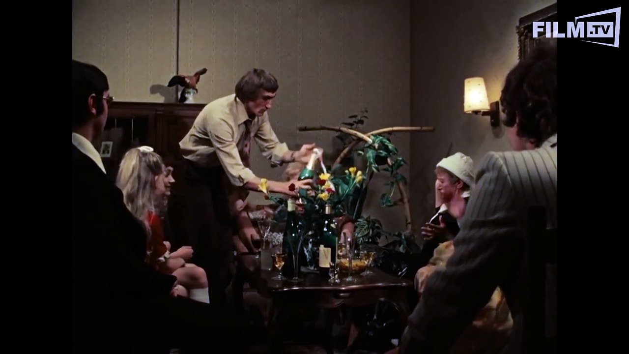 Acht stunden sind kein tag trailer